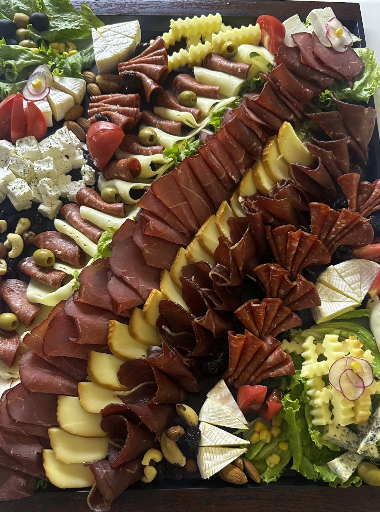 Delicate canapé arrangement